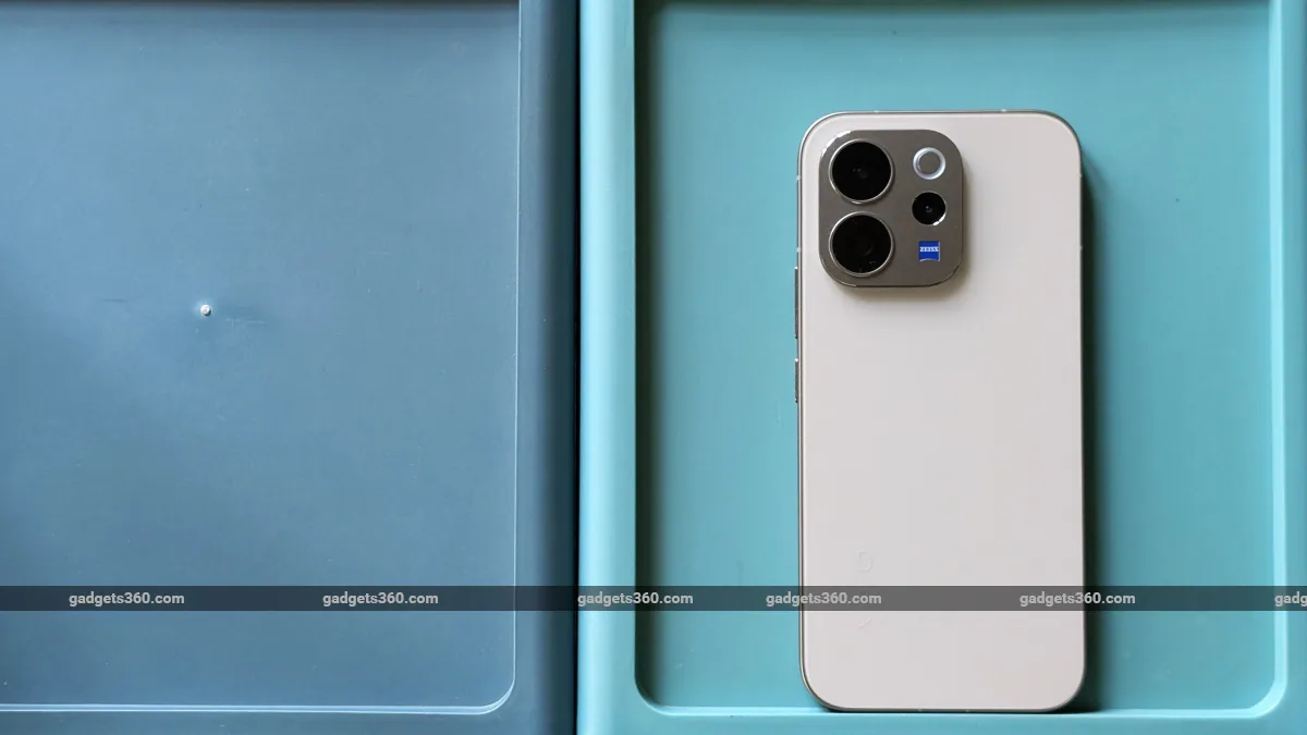 Best Mobiles Under Rs. 70,000 With Telephoto Cameras in India