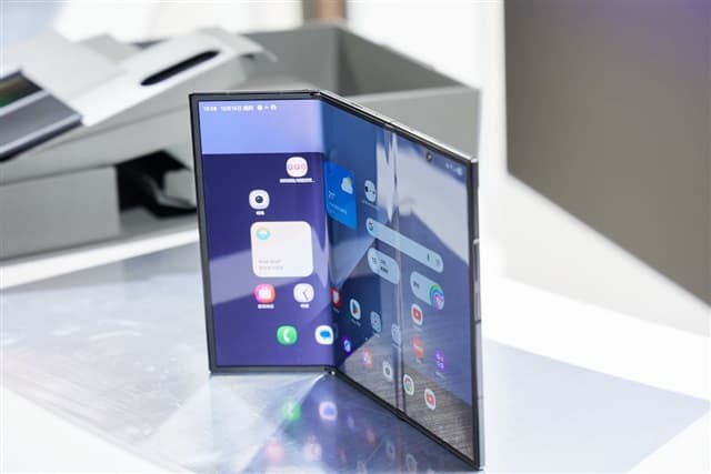 Apple foldable to lift OLED TDDI demand