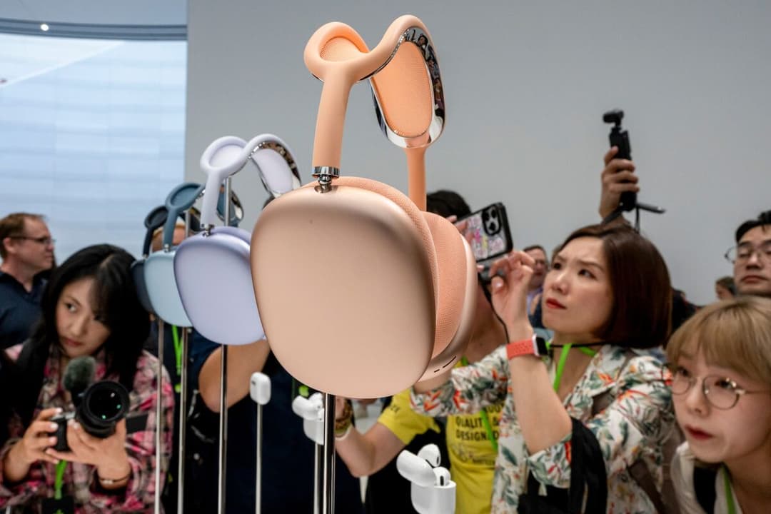 Apple’s AirPods Max 2 Blurs the Lines Between Marketing and Innovation