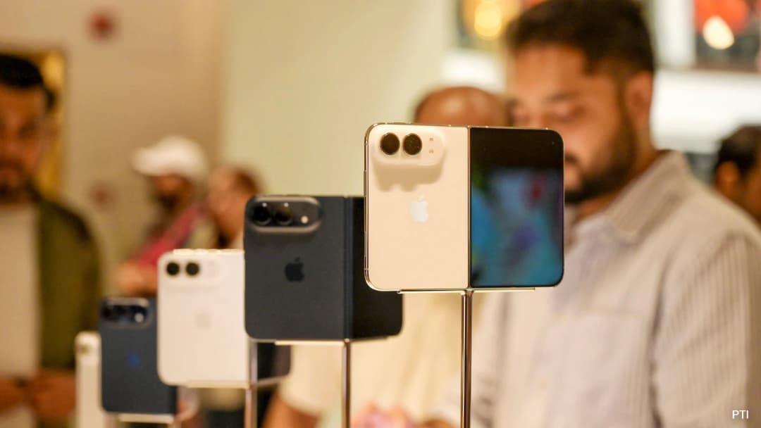 iPhone Duo Sold Out On Blinkit In 5 Minutes, Internet Says "Rich Nation"